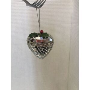 Christmas‎ Ornaments (1)